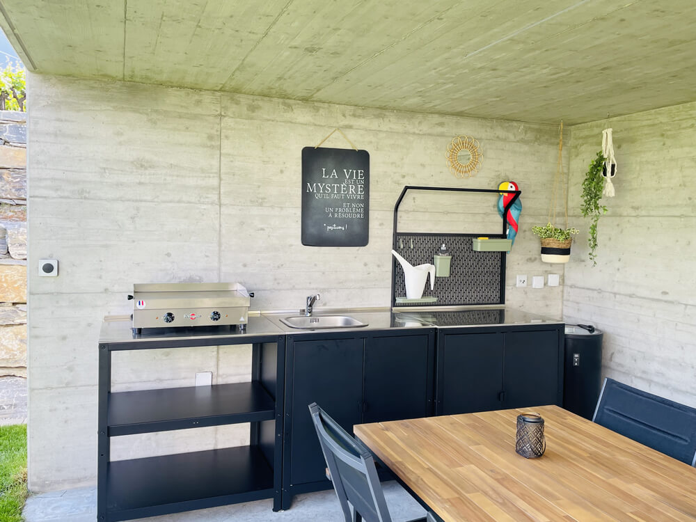 Cuisine extérieure, design d'extérieur dans le Valais.